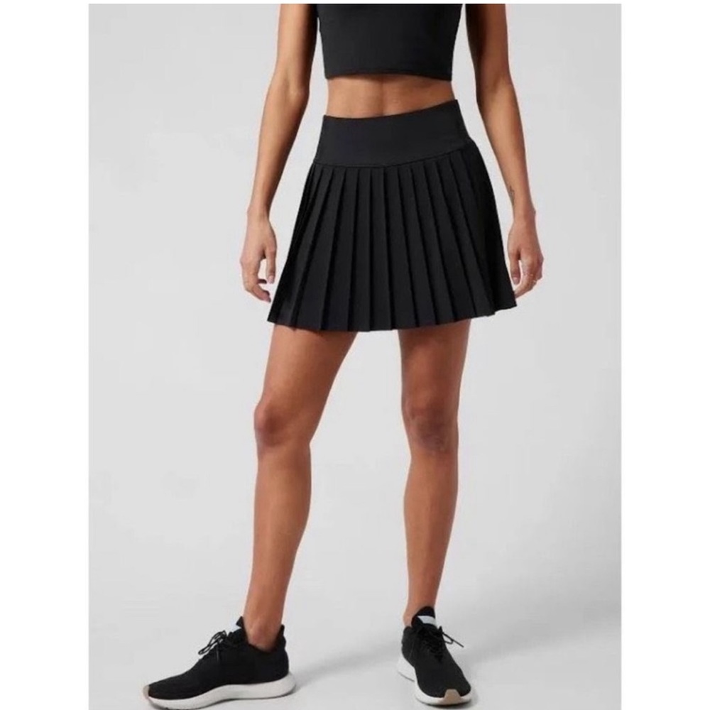 Athleta Elevate Skort in Black size Small